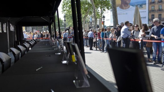 Cola-esperando-autores-FNAC-Triangle_