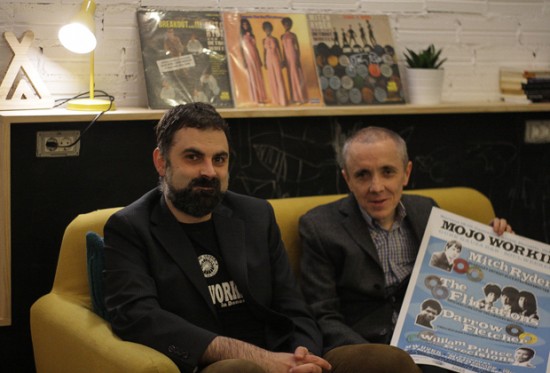 Punko y Jokin como en casa, en la cafetería famliar Goxatu